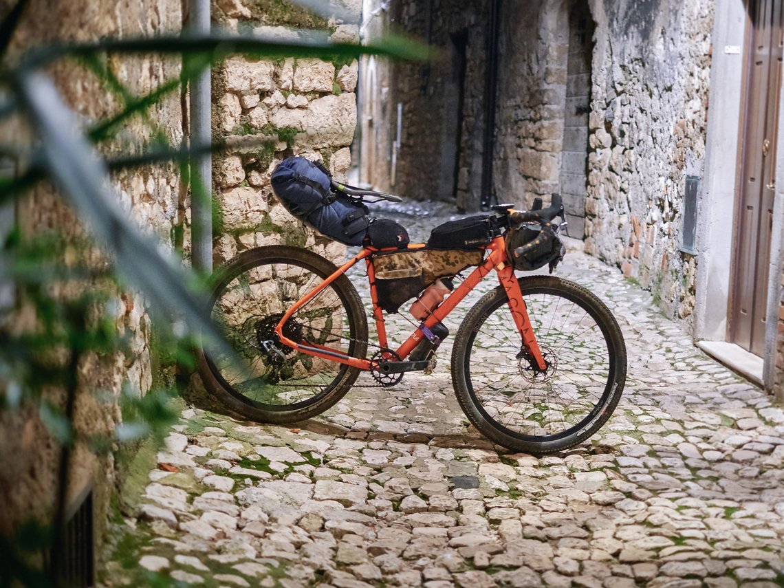 Mit seinem Mason Bokeh war Robert schon auf Bikepacking Events in ganz Europa unterwegs. Sonst fährt er auch viel MTB