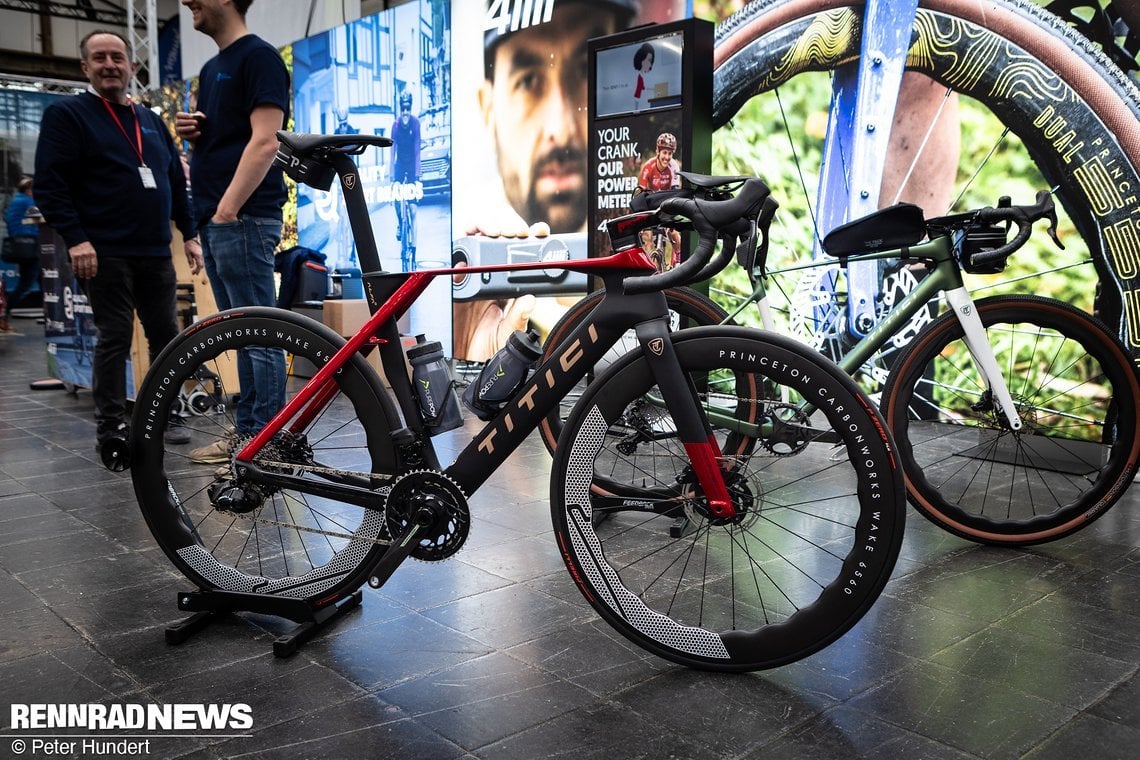 Das Titici Alfa ist das Aero-Rennrad der Marke mit dem typischen flachen Oberrohr