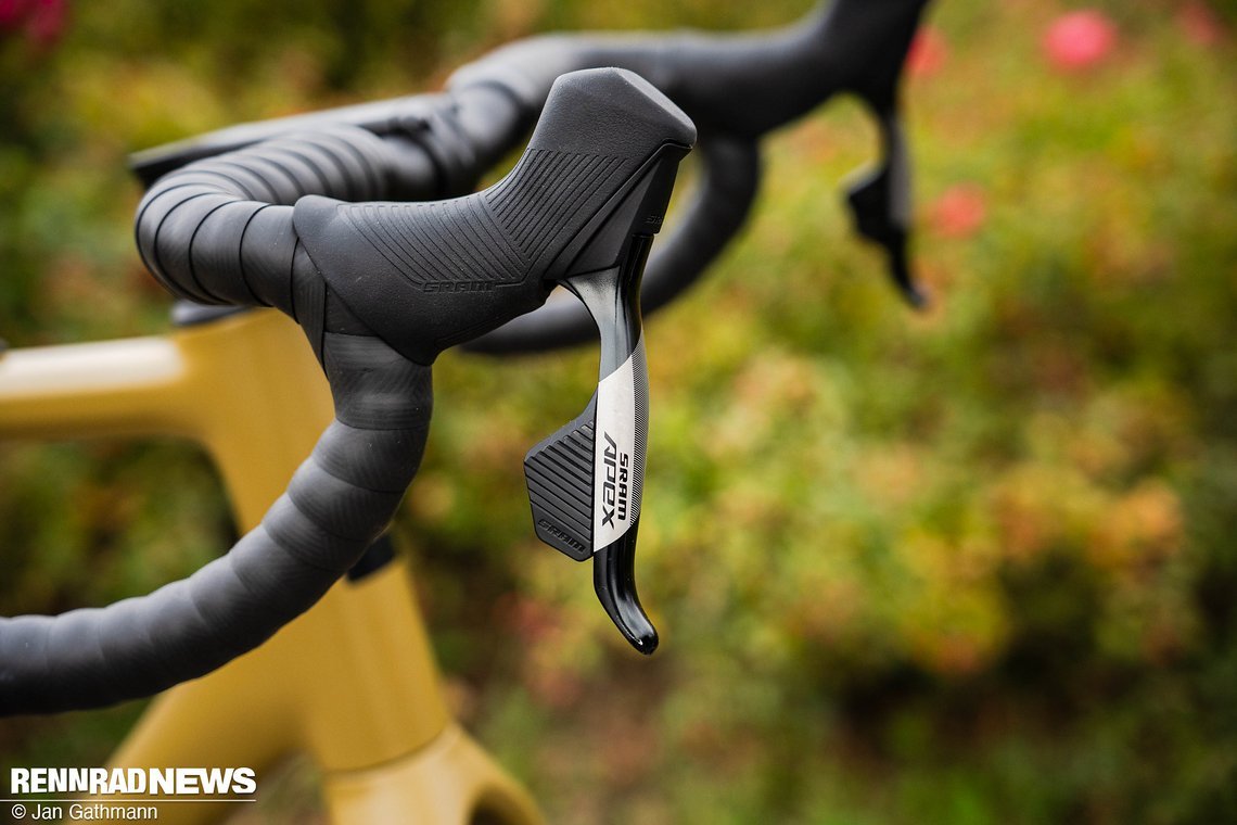 Mit SRAM Apex AXS Funkschaltung…