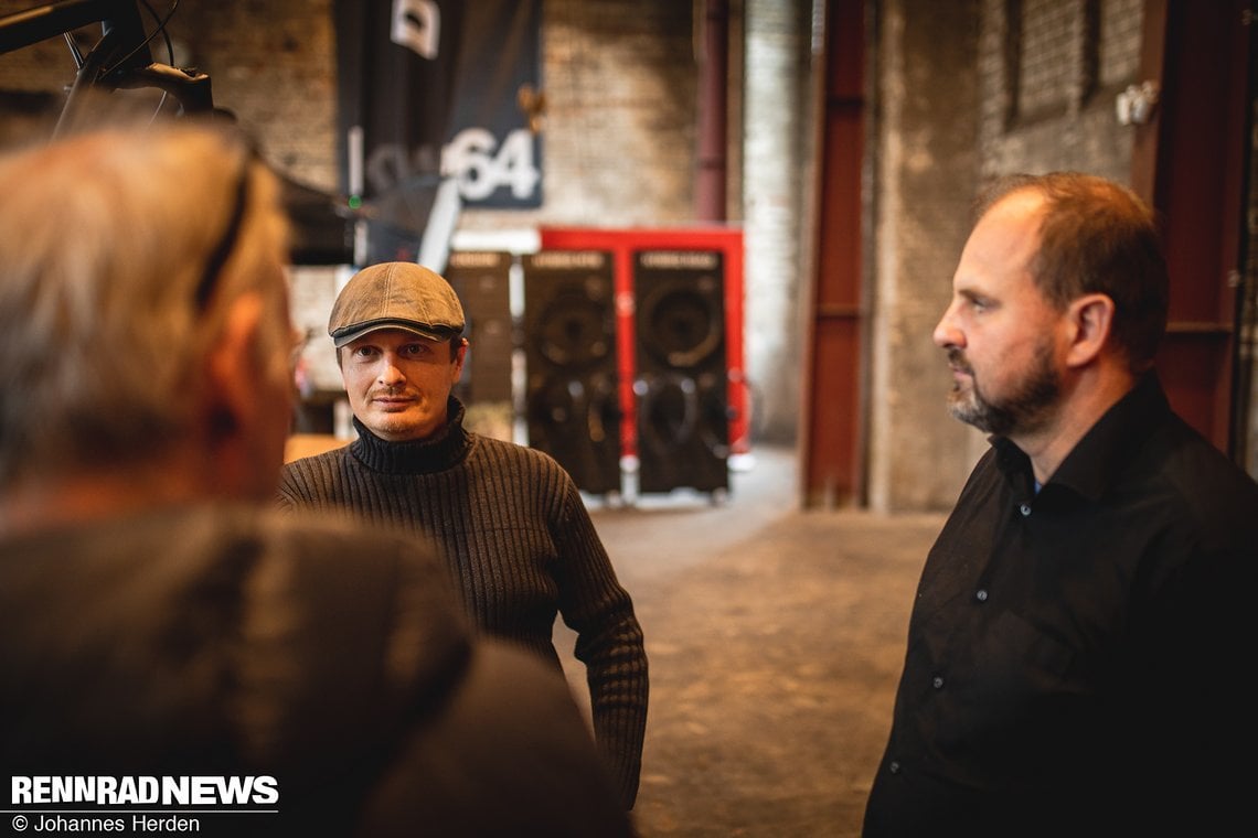 Werkstattleiter Sascha Schneider und Inhaber und Entwickler Andreas Kirschner (rechts) von Falkenjagd