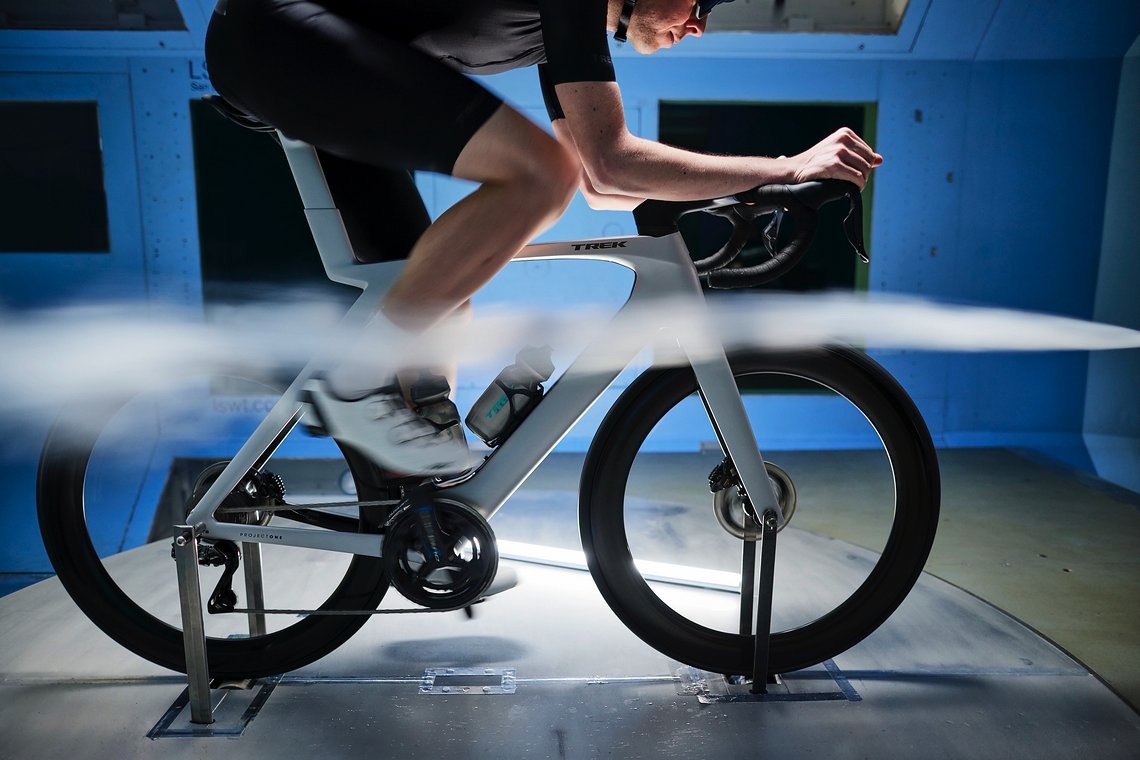 Trek ermittelte im Windtunnel eine Ersparnis von 19 Watt bei 45 km/h für das neue Madone SLR gegenüber dem alten