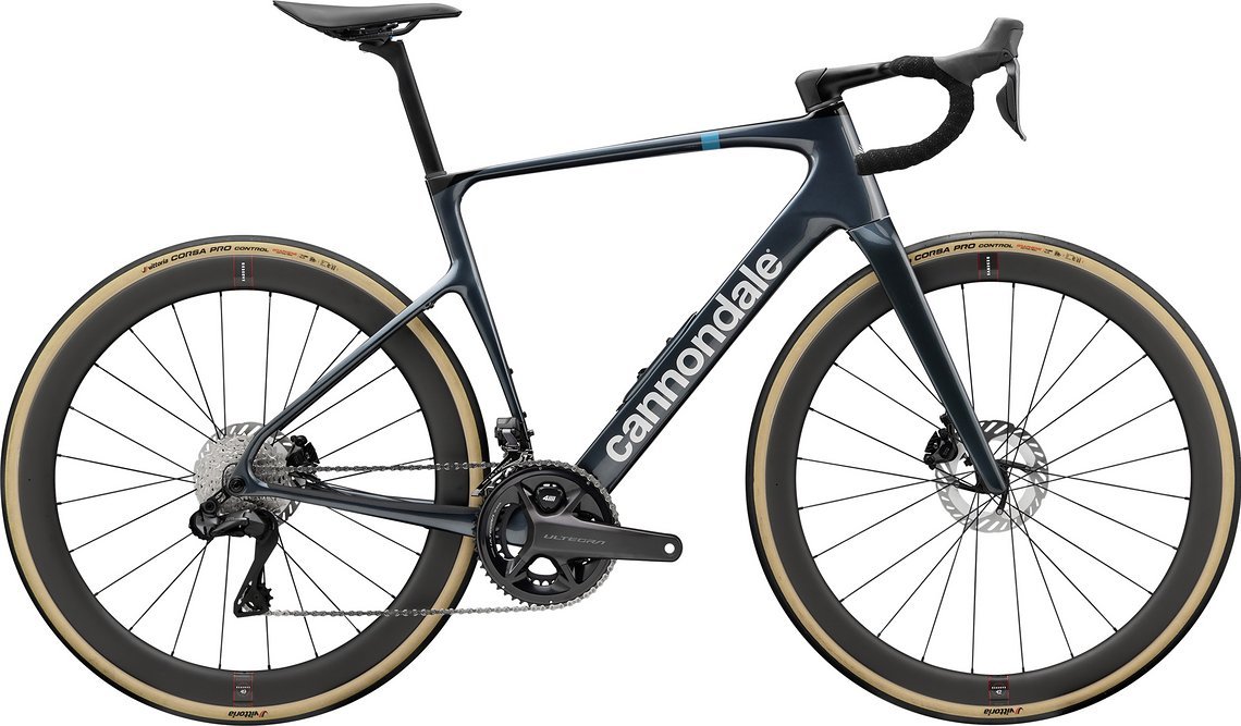 Cannondale Synapse Carbon 1 mit HI-MOD Rahmen, Shimano Ultegra Di2 und  integriertem Cockpit sowie Reserve-Laufrädern.