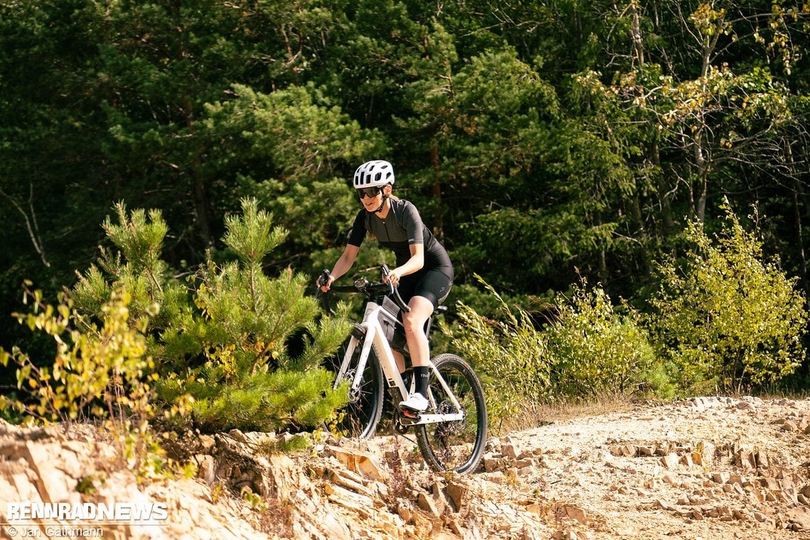 Die breiten Reifen zahlen sich auf fast jedem Terrain aus.