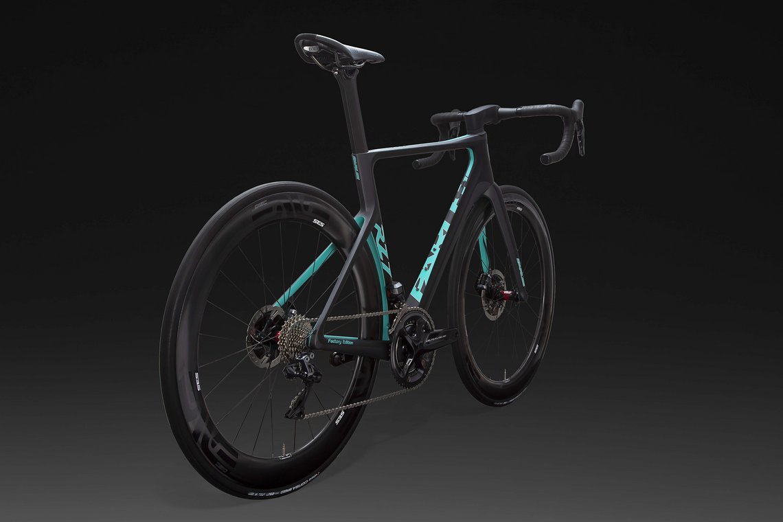 Das Parlee RZ7 soll 17% weniger Windwiderstand bieten als das Competition Roadbike Altum aus gleichem Haus