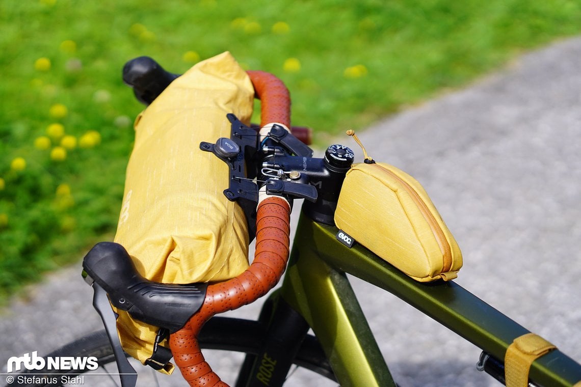 Eine angeschraubte Tasche auf dem Oberrohr macht auch optisch einiges her