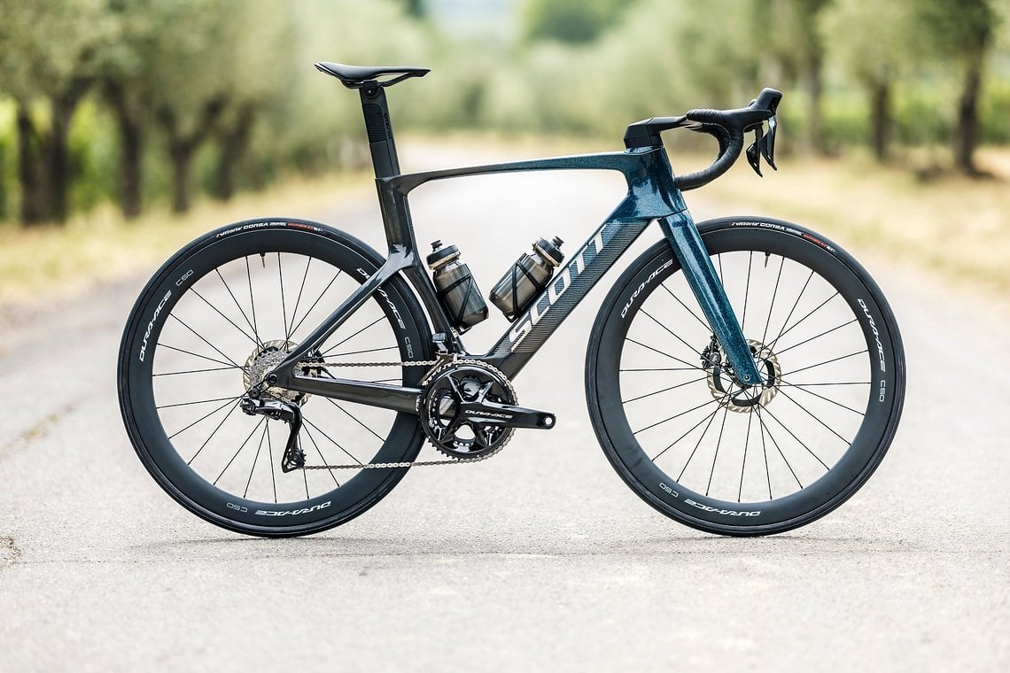 Foil RC Pro mit Dura Ace Di2 Antrieb und Dura Ace C50 Laufrädern.