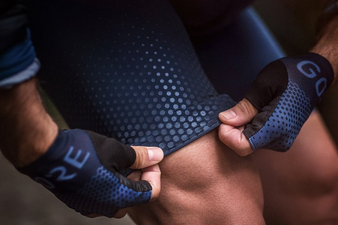 Die Front der Bib-Shorts beider Linien besteht aus vorgeformten Windstopper-Stretch-Material