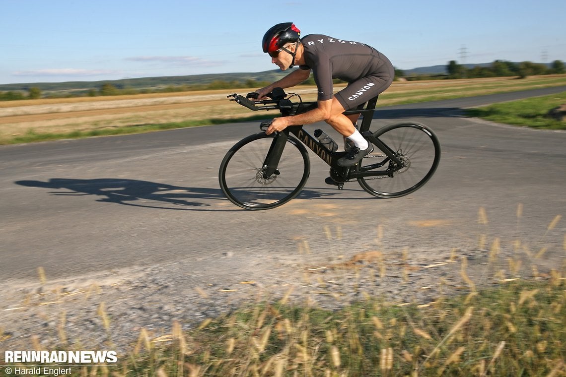 Das Fahrverhalten des Canyon Speedmax CF 7 Disc ist sehr gutmütig