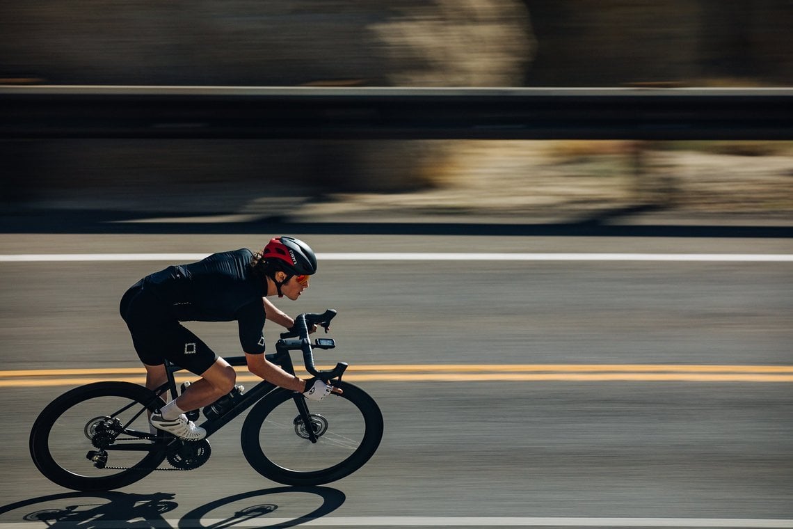 Der Giro Eclipse Spherical ist ein aero-optimierter Rennrad-Helm