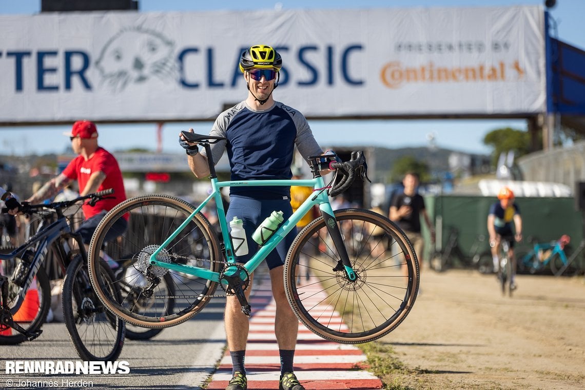 Sieht aus wie ein Bianchi und ist auch ein Bianchi: das Impulso mit Campagnolo Ekar 1x13 Gruppe.