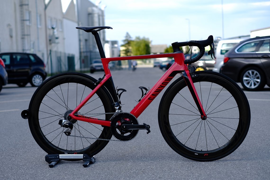 Canyon Aeroad CF SLX Carbon Selbstaufbau mit SRAM Red eTap 2x11 Gruppe