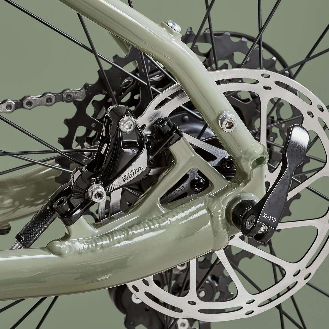 ...und hydraulische SRAM Rival Disc-Bremen im Postmount-Standard