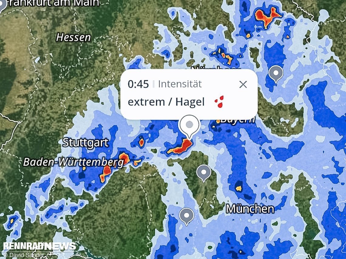 Ein riesiges Regenfeld aus Südwesten zieht in der Nacht über Süddeutschland.