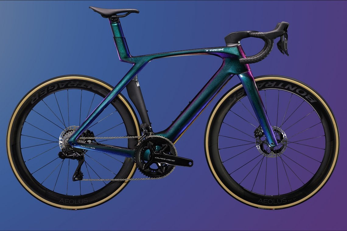 Das ungewöhnliche Rahmendesign des Trek Madone SLR kommt mit der Collector's Edition Lackierung noch besser zur Geltung.