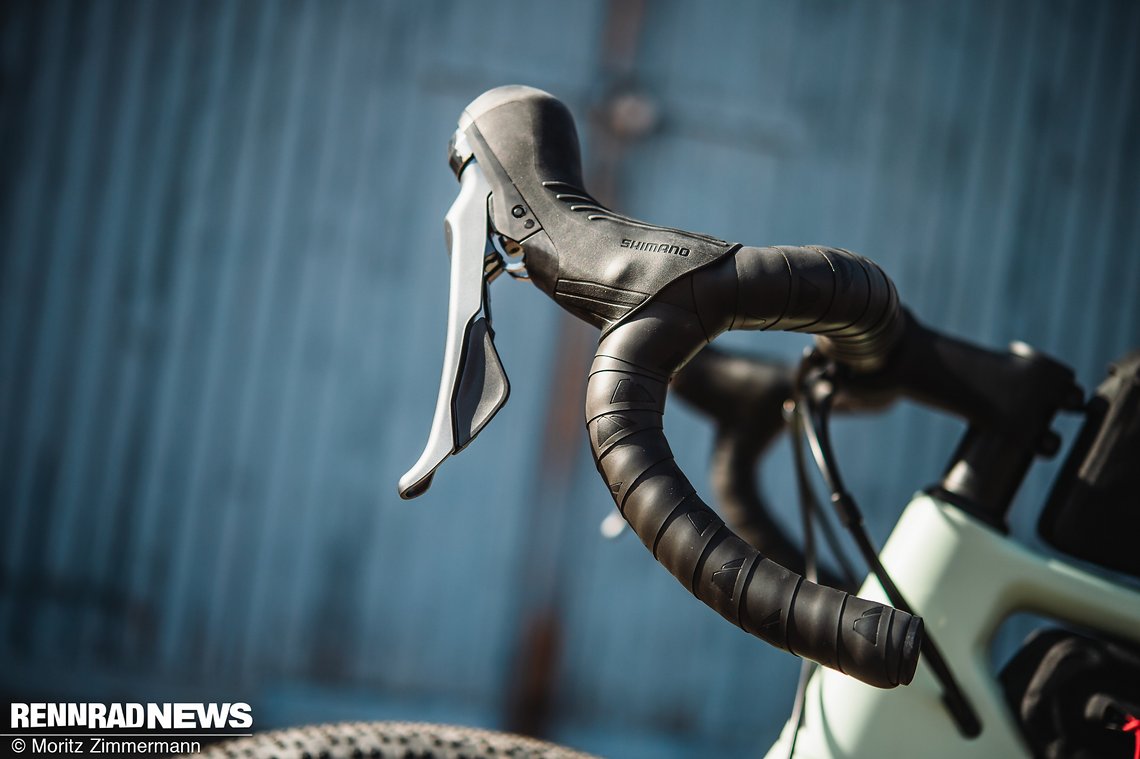 Der Lenker mit geringem Reach und Drop passte für uns perfekt zum Charakter des Bikes.