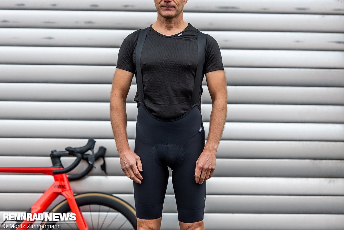 Die Gonso SQlab Go Bib Shorts ist aus einem dichten Stoff geschneidert