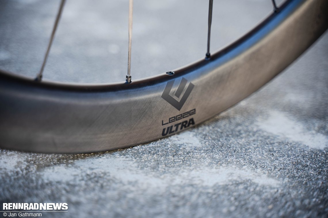 Die neuen Ultra Felgen  in 50 mm Höhe sind tubeless-ready und lassen sich ebenso mit klassischem Falt- oder Drahtreifen fahren.