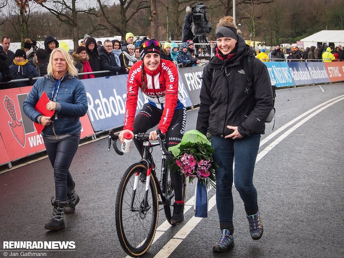 Lucinda Brand freute sich über den Sieg in Hoogerheide