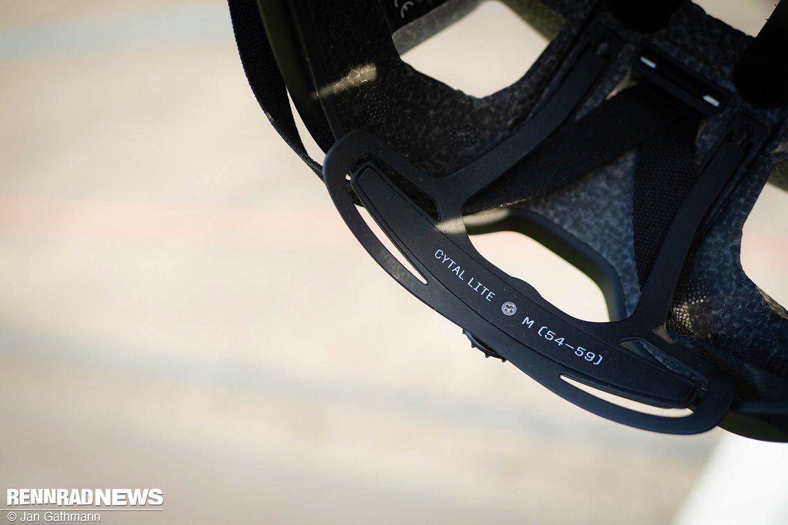 …Testhelm in M das Gewichtsvrsprechen locker.