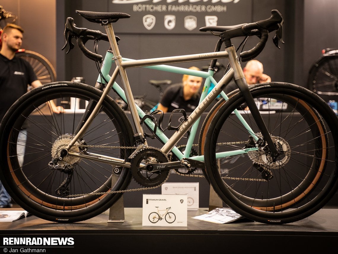 Ein Titan Gravel Bike Aufbau mit 7,7 Kilo Gewicht gab es am Stand von Böttcher zu sehen