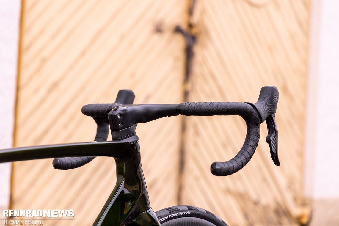 Das neue einteillige Cockpit ist komplett aus Carbon gefertigt