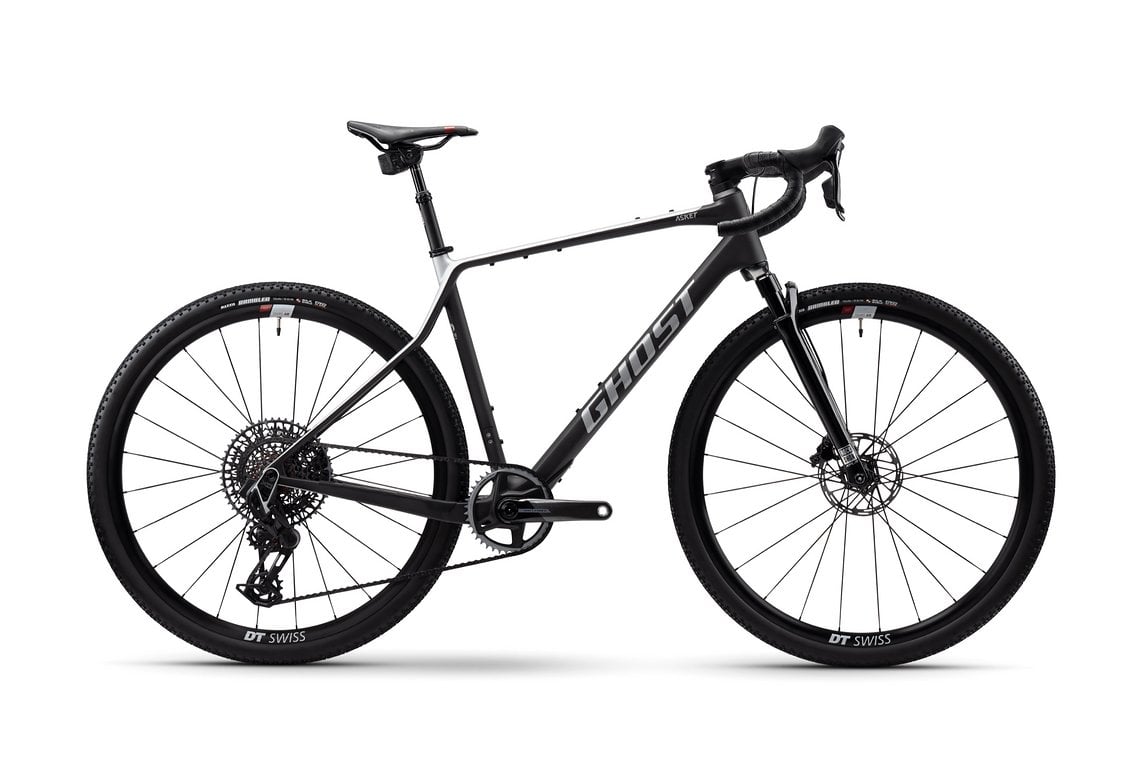 Unser Testrad Ghost Asket CF 30 mit SRAM Foece AXS Mullet ist das Top-Modell.