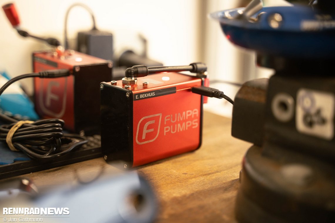 Das Team nutzt Fumpa Pump Mini-Kompressoren.