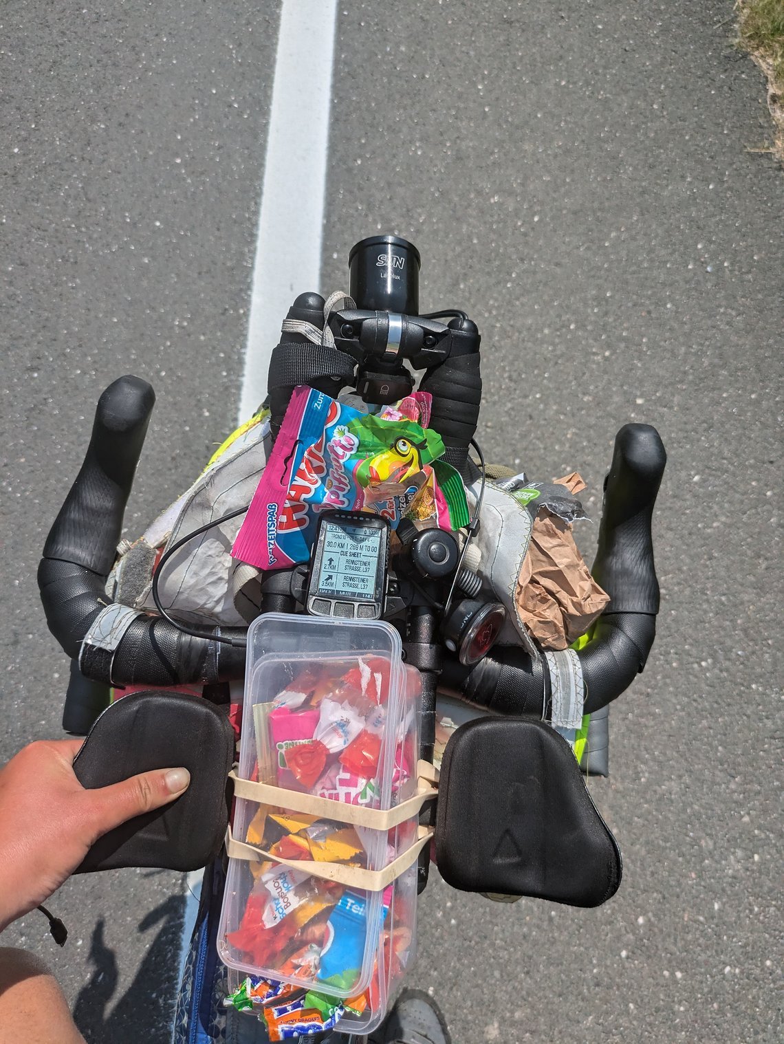 Die große Tasche am Cockpit für Essen zahlte sich aus.