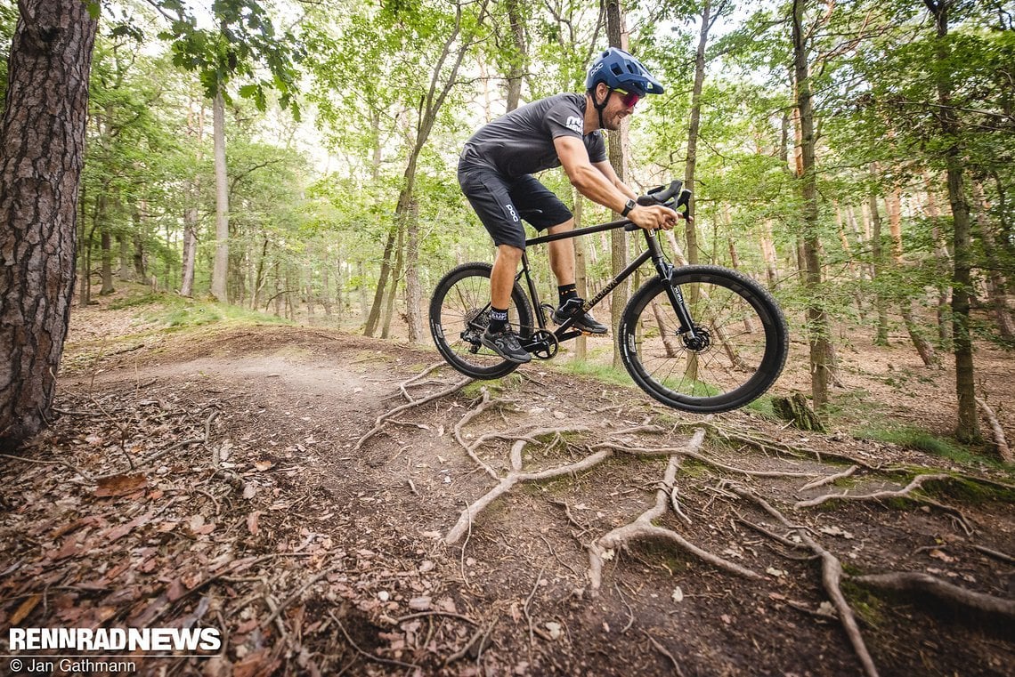 ...und auch mal ein leichter Trail – die SRAM XPLR Komponenten wollen für alle Spielarten von Gravel das Passende bereithalten.