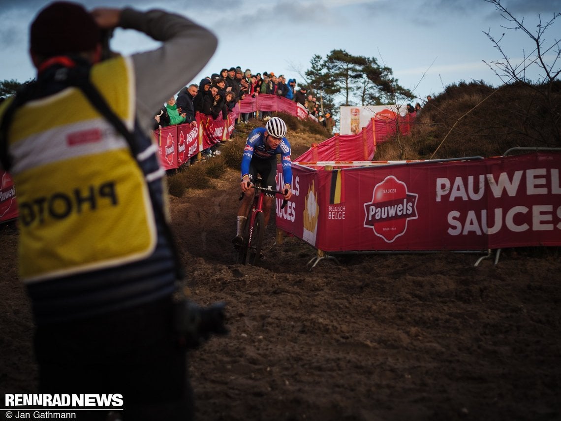 Mathieu van der Poel musste Van Aert fahren lassen und verteidigte Platz 2.