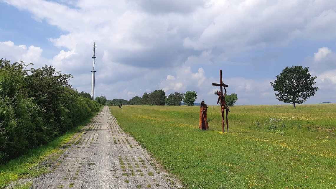 Alter Lochplattenweg beim Orbit Rhön am ehemaligen „Todesstreifen“.