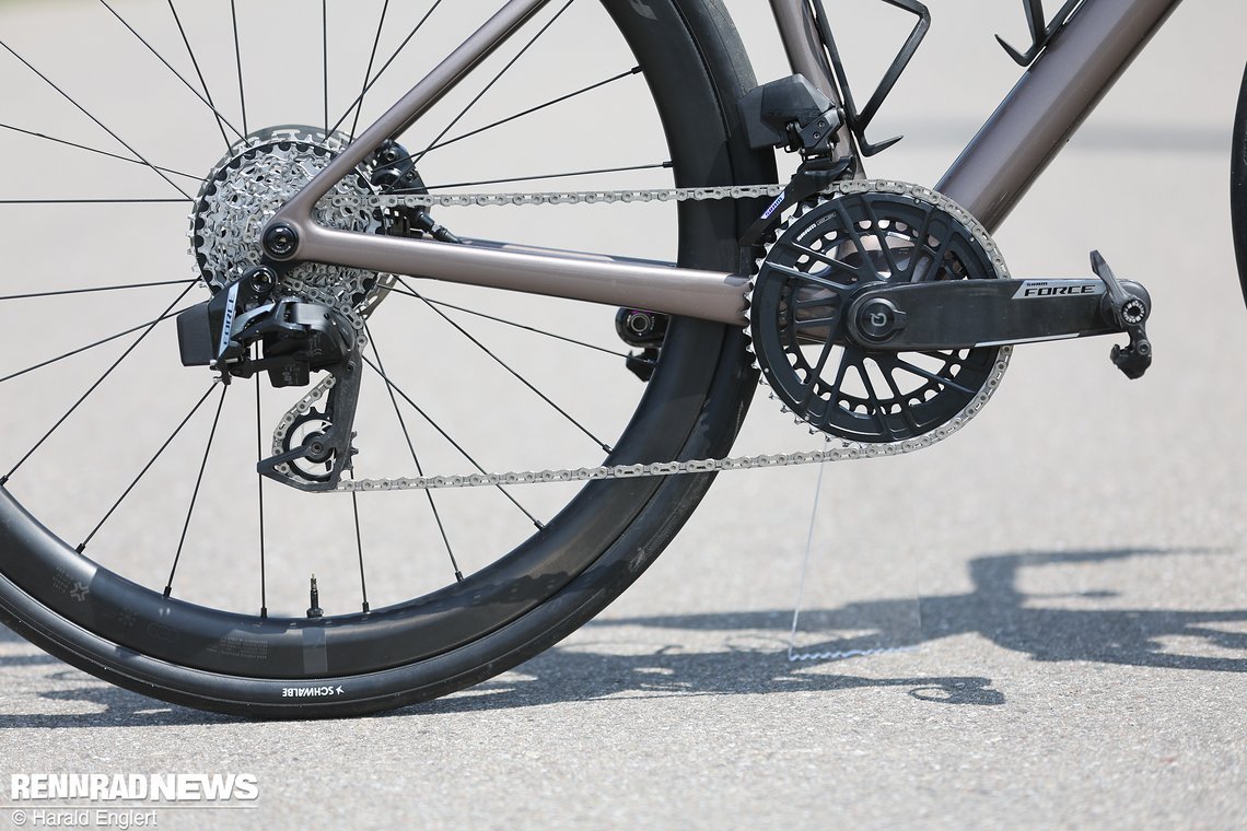 Am Testbike ist die neue SRAM Force AXS Gruppe mit einseitig messendem Powermeter verbaut.