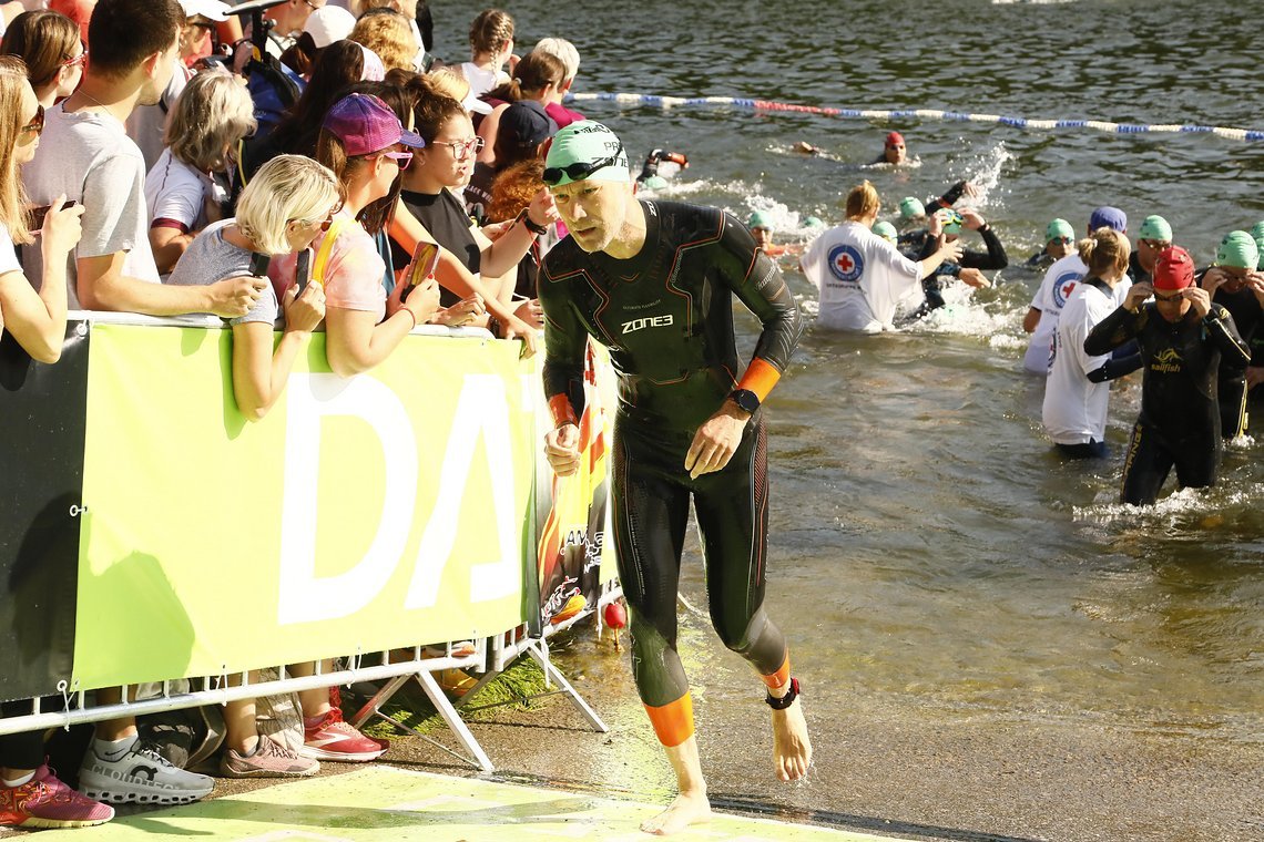 So schaut ein Rennrad-Journalist nach den 3,8 km Schwimmen aus der Wäsche.