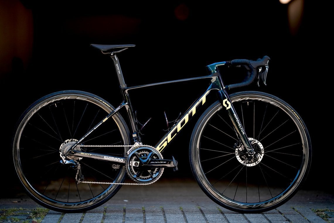 Das Bike von Simon Yates im Team-Design...