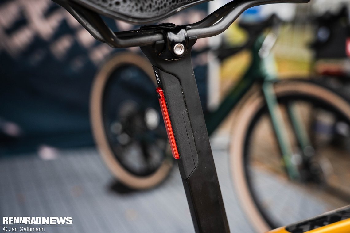 Ebenfalls clever: An der Sattelstütze ist ein Licht integriert.