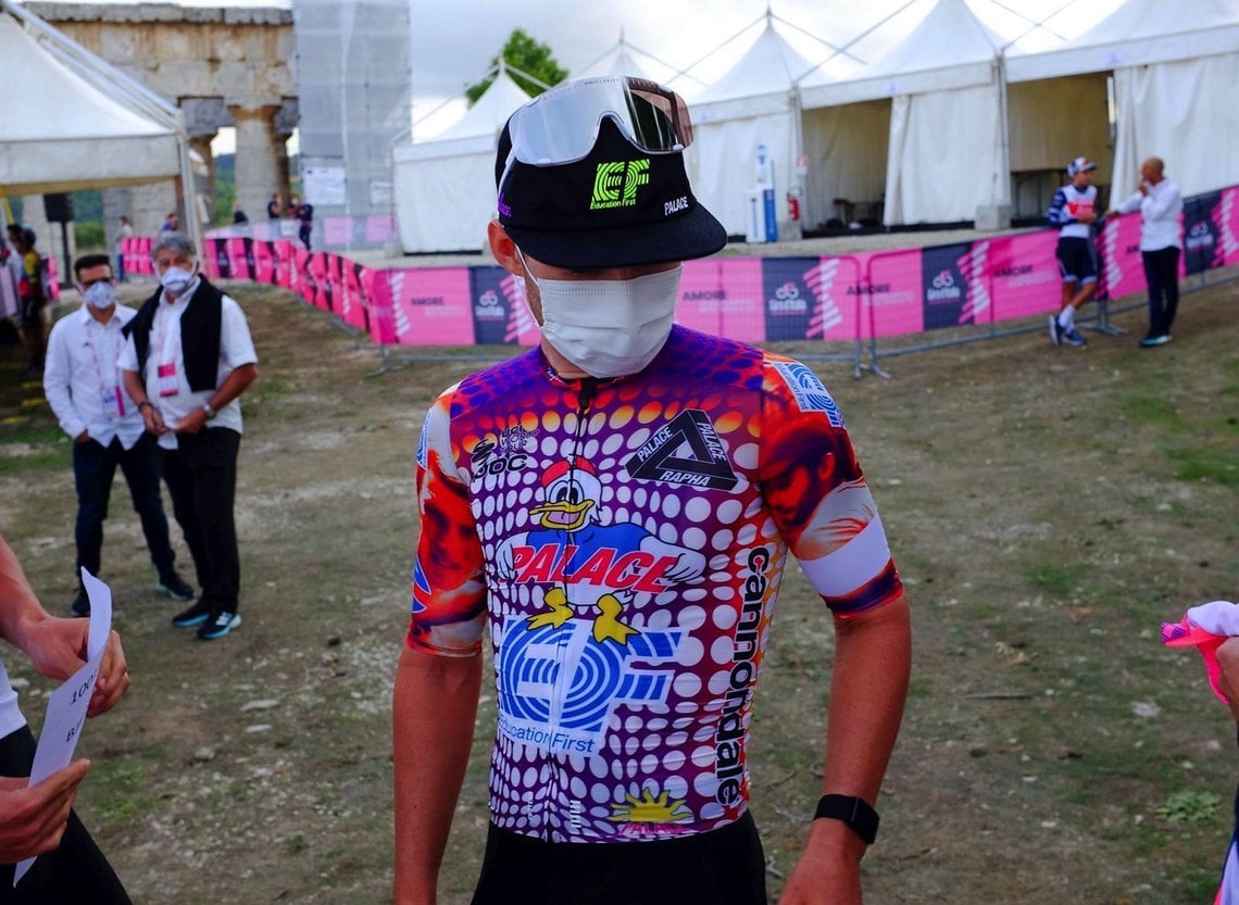 Beim Giro hat EF Cycling das Pink gegen Rapha Kits im Palace Design getauscht