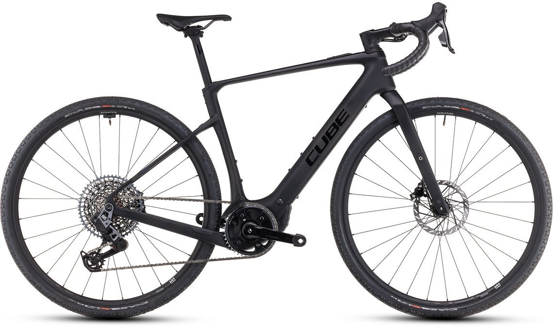 Beim Cube Nuroad Hybrid SLX kommen eine SRAM GX AXS Transmission Gruppe und Newmen Evolution Aluminium-Laufräder zum Einsatz.