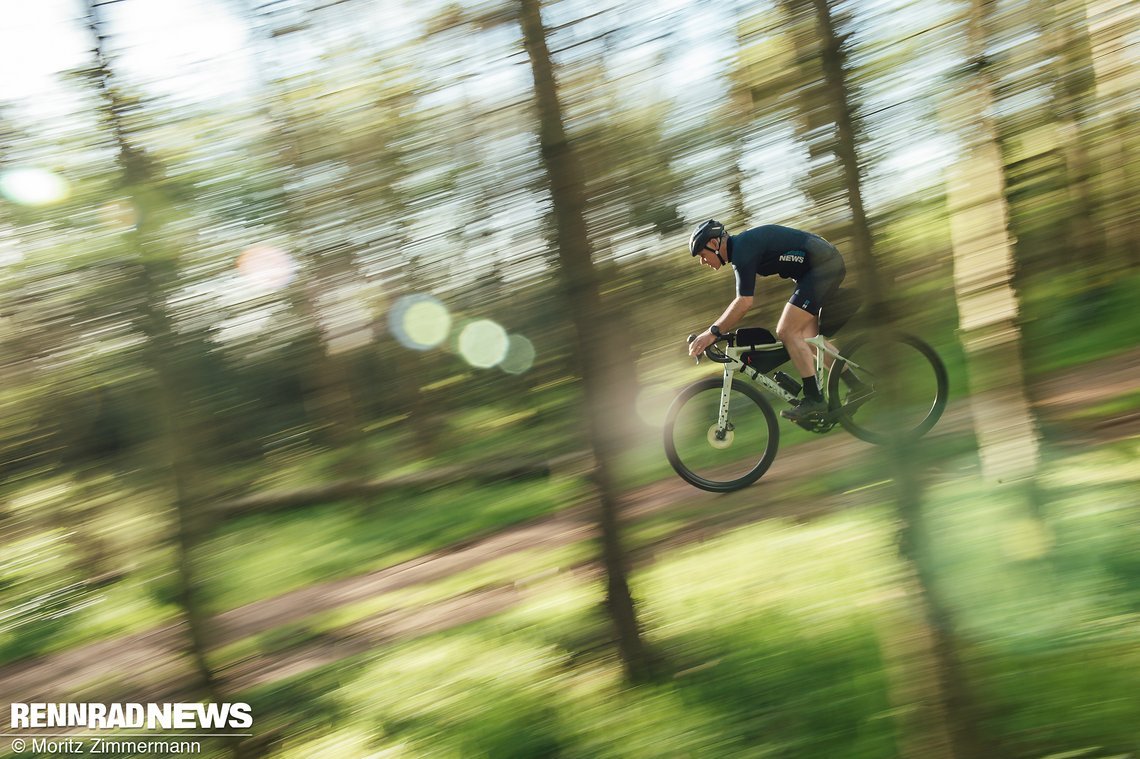 Aber richtig absetzen von vielen anderen Gravel Bikes kann sich das Grizl auf leichten Trails