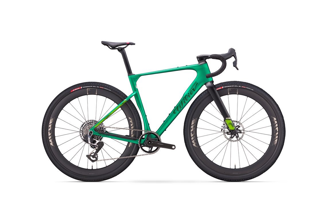 RaveID2-V10-PixelGreen Lato white