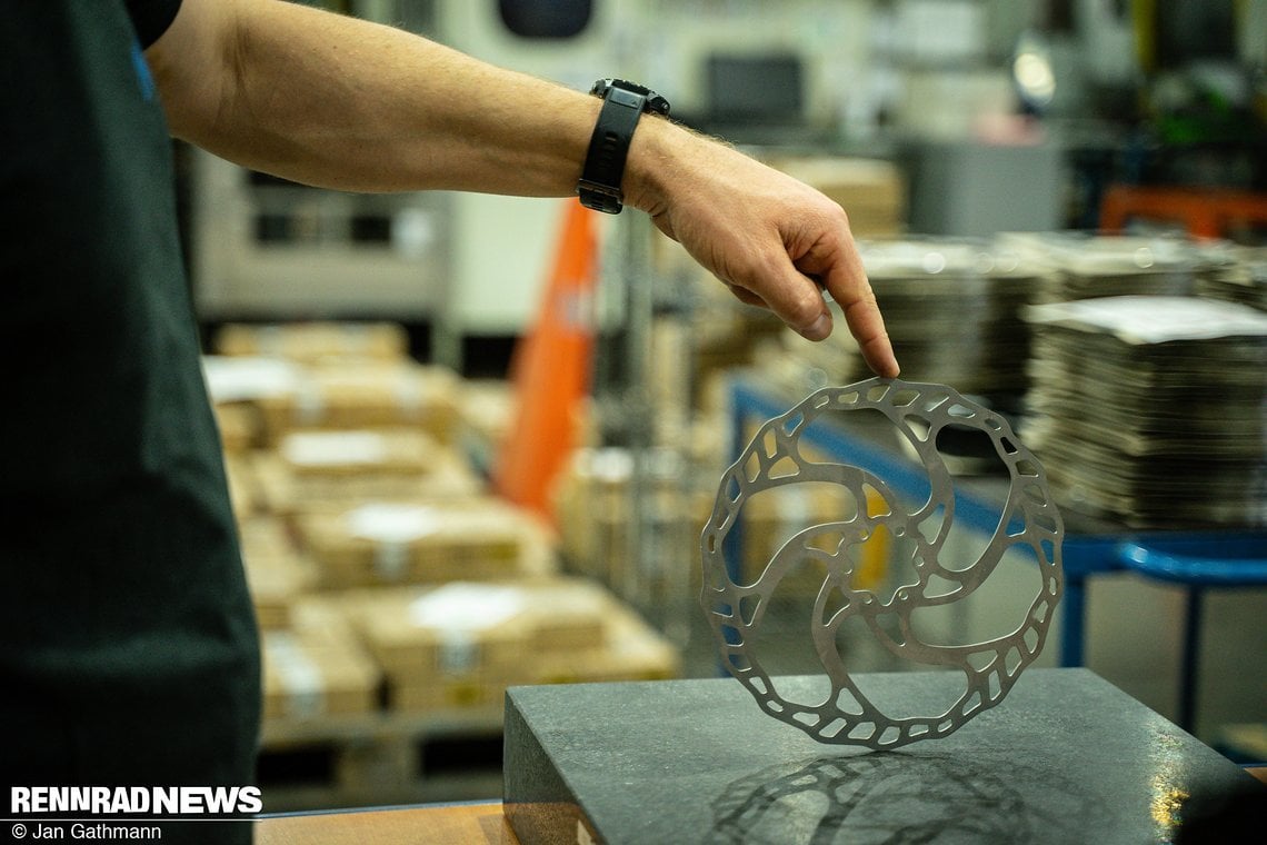 Die Stadien eines Disc-Rotors im Schnelldurchlauf: So kommt er aus dem Laser-Cut.