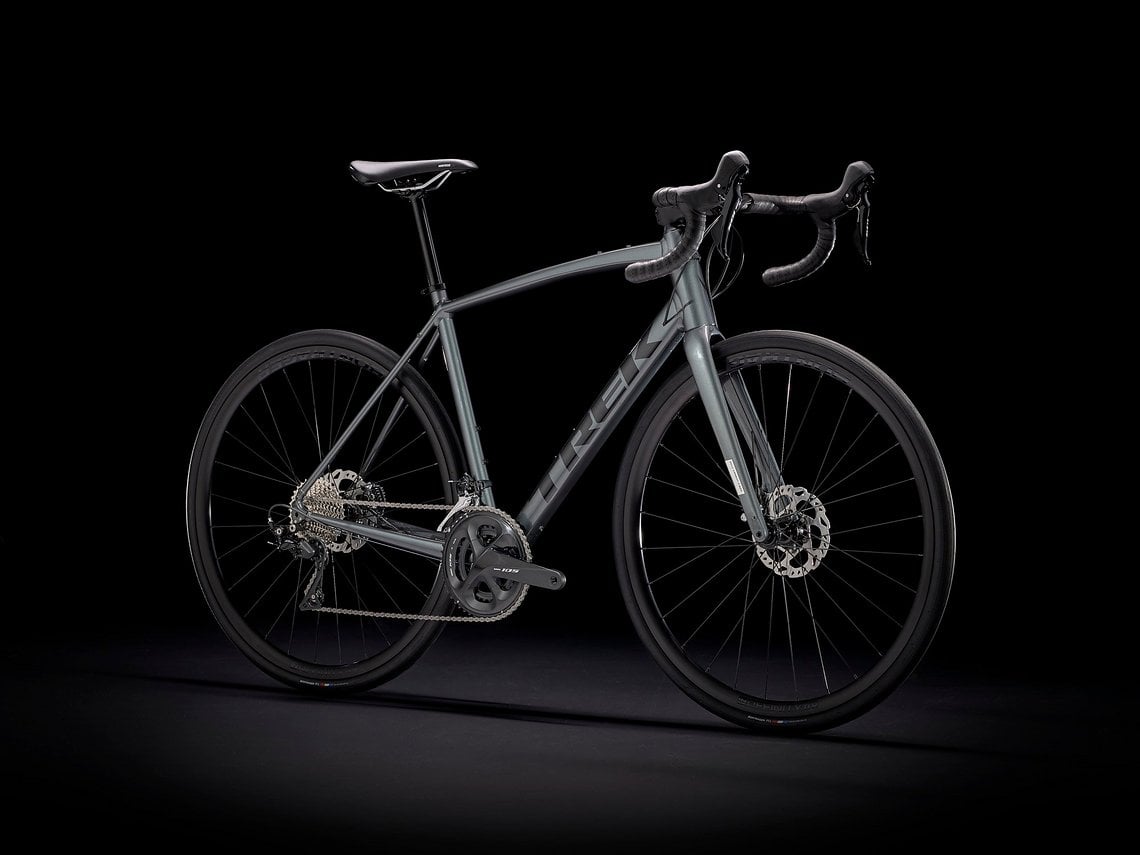 Das Domane AL5 Disc mit Shimano 105 2x11 richtet sich an die Performance orientierten Fahrer