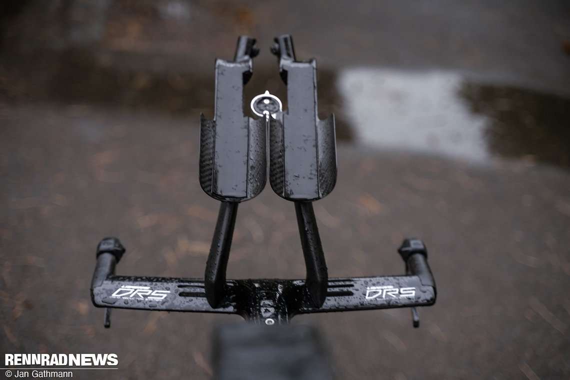 Die Armschalen am Custom Cockpit liegen eng zusammen.