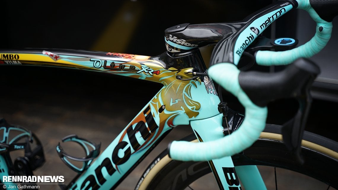 Top-Sprinter Dylan Groenewegen hat einen Löwen in Gold auf seinem Bianchi Oltre XR4