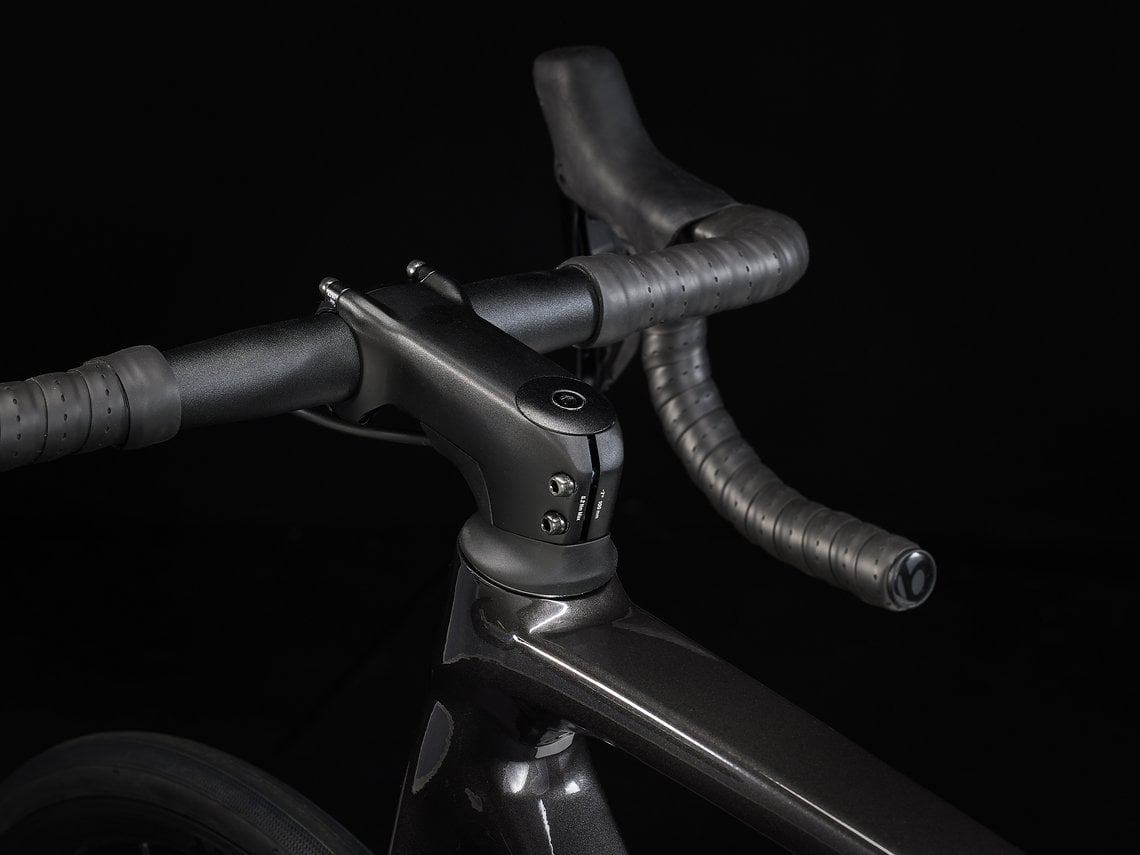 Vorbau und Lenker sind aus Aluminium und stammen von Bontrager.