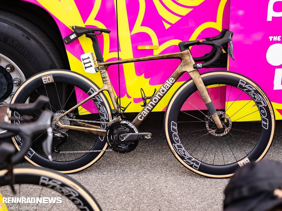 Das Cannondale SuperSix Evo Lab71 von Richard Carapaz in Sonderlackierung.