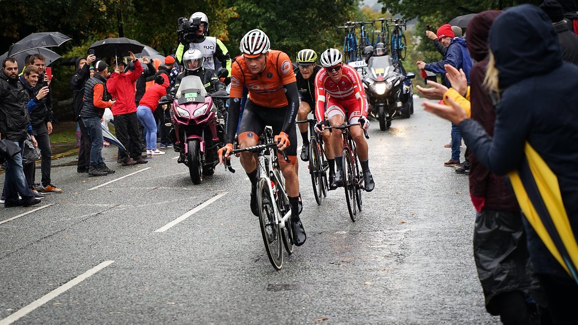 Mathieu van der Poel fuhr zunächst stark, fiel aber dann aus der Gruppe um Pedersen, Moscon, Trentin und Küng heraus