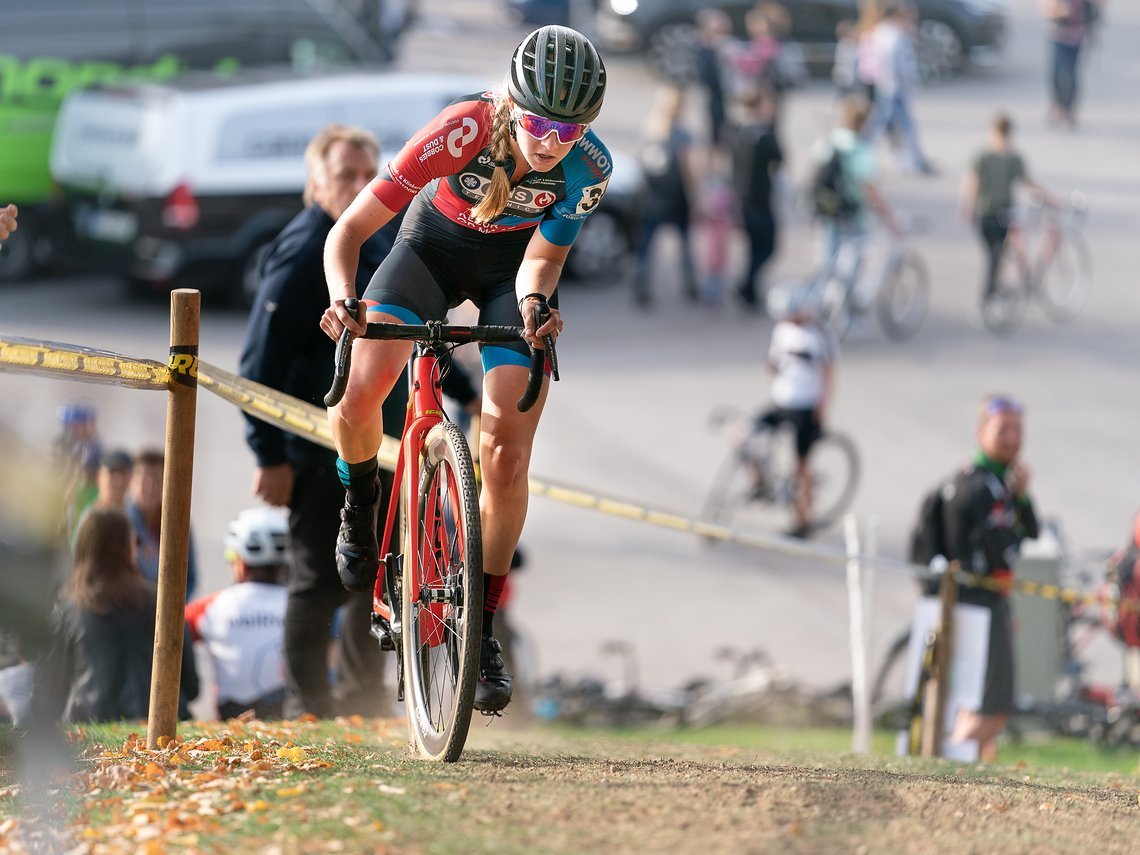 Aniek van Alphen gewann den Munich Super Cross bei den Frauen