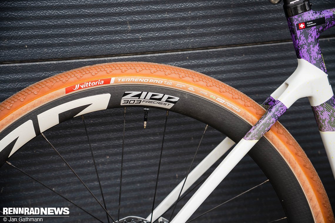 …und am Hinterrad den gering profilierten Terreno Pro T10.