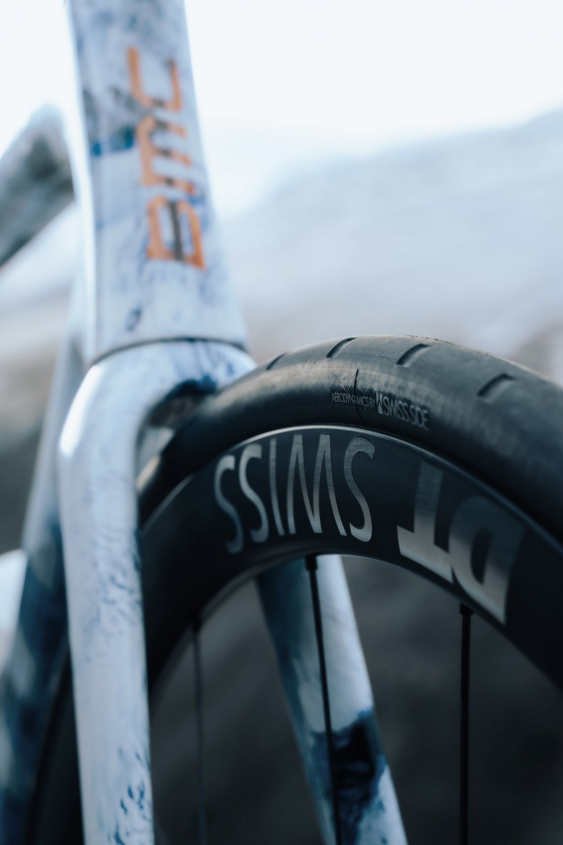 DTSwiss ARC 1100 38 CS The Lightest Way Up Action 0012 1920px