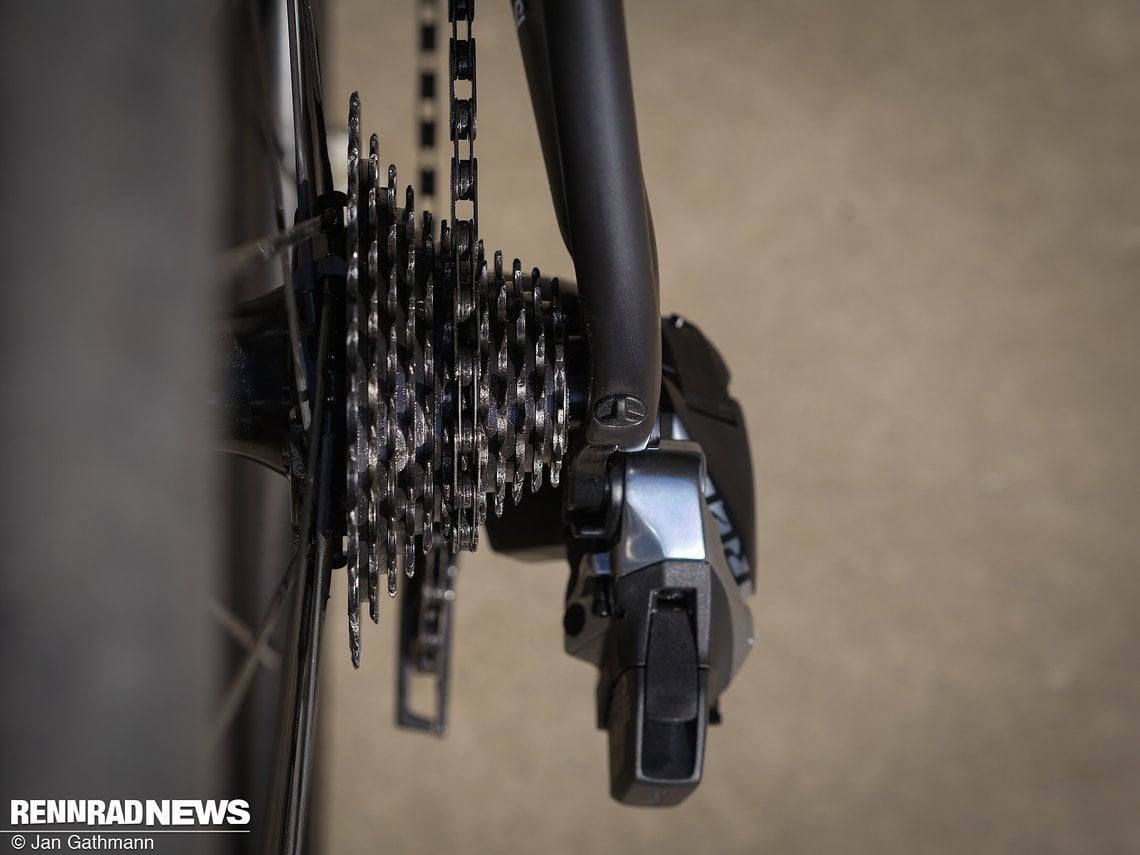 Die eng gestufte Kassette der SRAM Red eTap AXS ist ideal fürs Roulieren